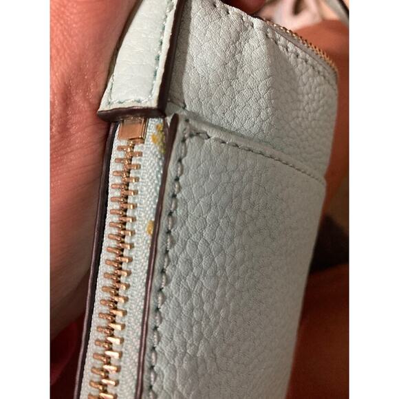 VINCE CAMUTO SMALL MINT GREEN PEBBLED LEATHER CROSSBODY BAG - Picture 13 of 13